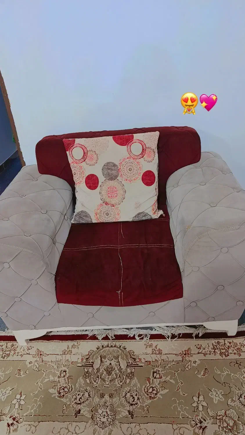 مبلمان هفت نفر کاملآ سالم همراه میز عسلی|مبلمان خانگی و میز عسلی|قرق, |دیوار