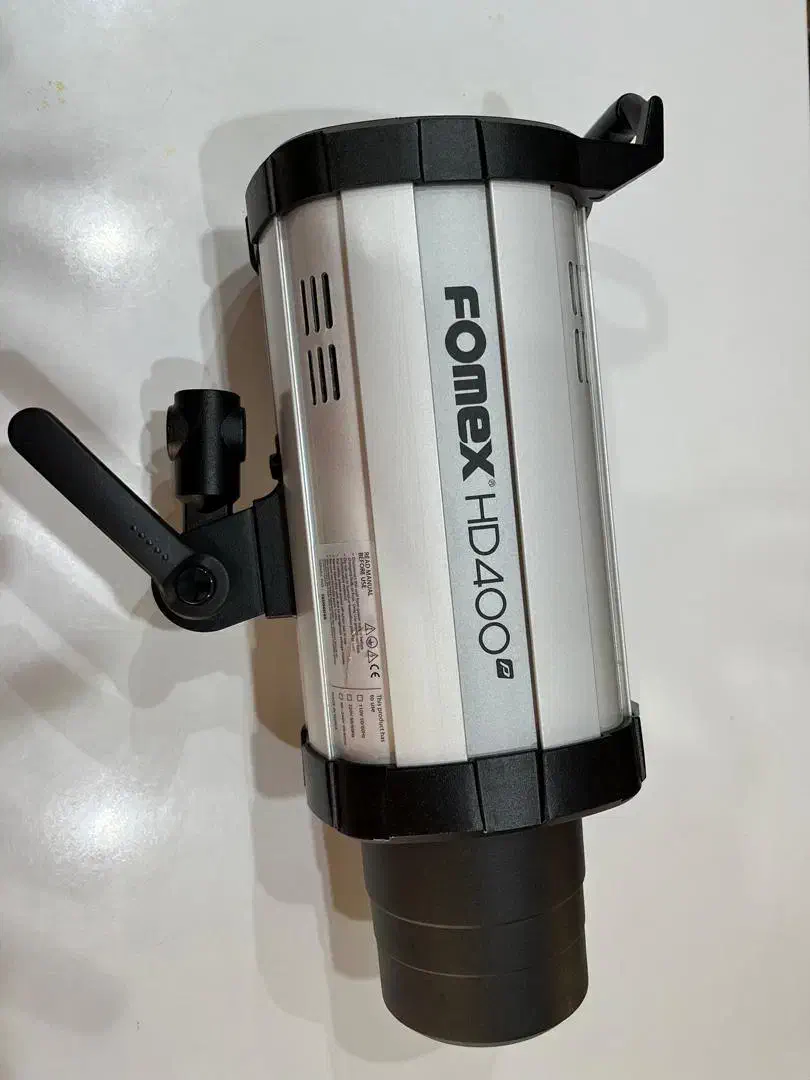 فلاش استودیویی|دوربین عکاسی و فیلم‌برداری|پرند, فاز ۴|دیوار