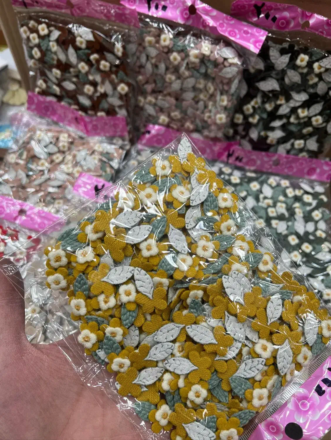 خرجکار شکوفه برگ دار|لوازم خیاطی و بافتنی|نیشابور, محله میدان باغات|دیوار