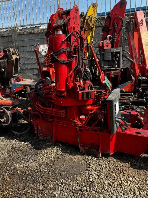 جرثقیل ۳ تن یونیک ۳۷۰ وارداتی|قطعات یدکی و لوازم جانبی|شیراز, پادگان ولیعصر|دیوار