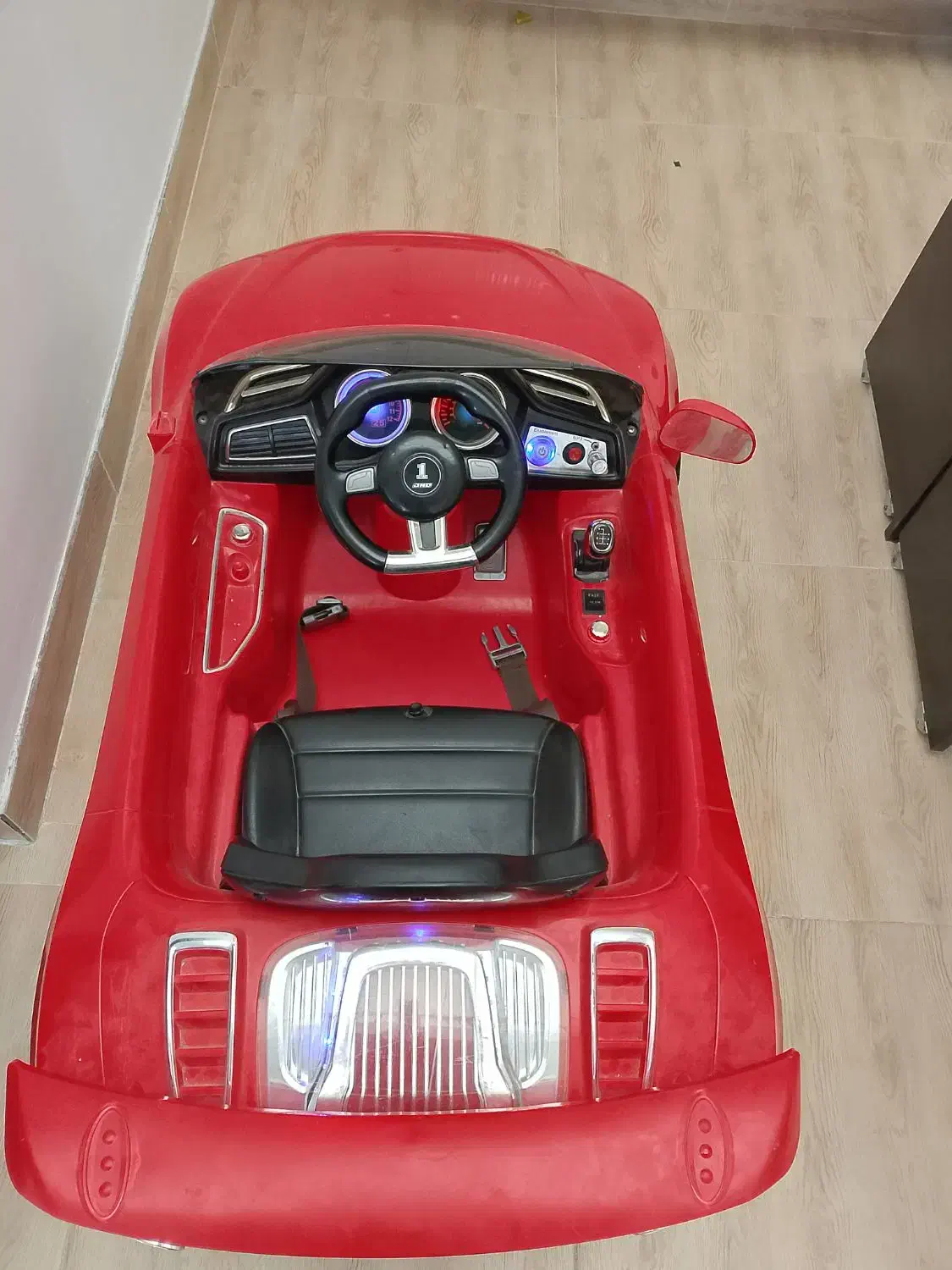 ماشین شارژی سالم بدونه ایراد قیمت ۶۵۰۰|اسباب‌‌بازی|قروه, |دیوار