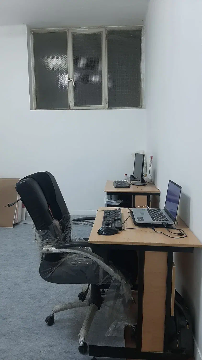 دفتر کار ۱۶ متری - اتاق اداری (اشتراکی/اختصاصی)|اجارهٔ دفتر کار، اتاق اداری، مطب|قم, باغ شازده|دیوار