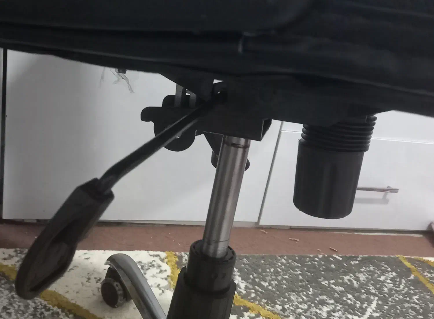 صندلی چرخدار در حد نو|صندلی و نیمکت|آستانه اشرفیه, |دیوار