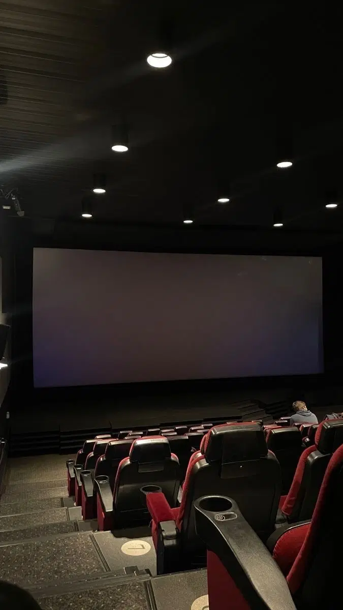 یک شب متفاوت در سینما|بلیت تئاتر و سینما|مشهد, شهید آوینی|دیوار