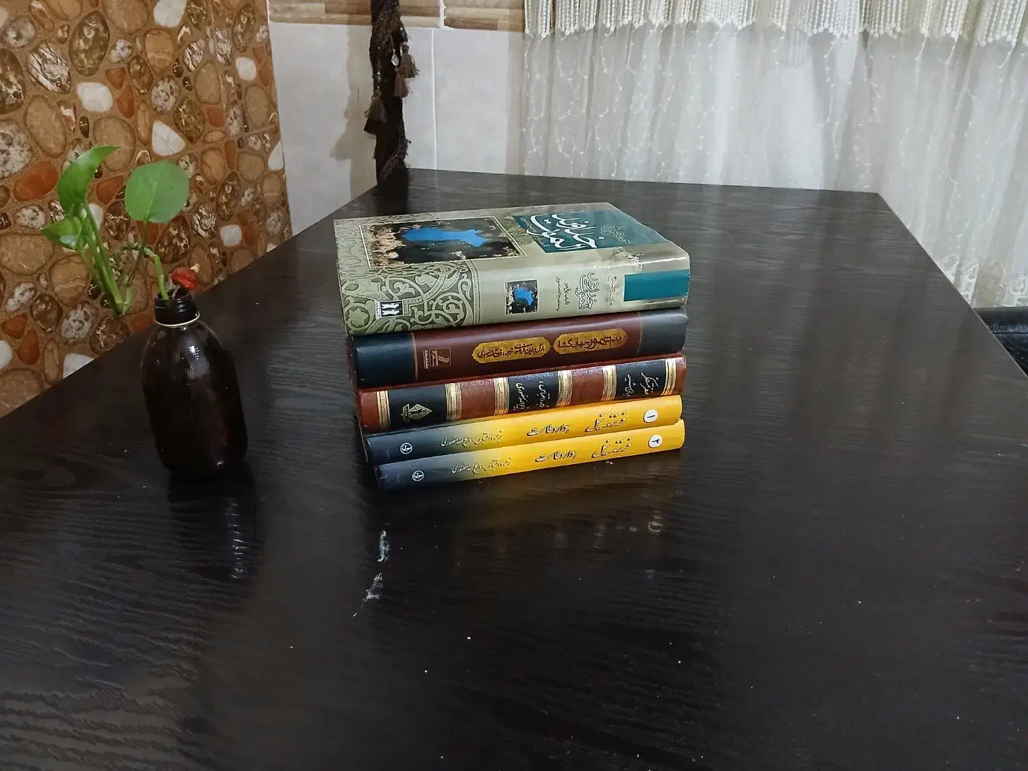 کتاب تاریخی|کتاب و مجله تاریخی|رباط‌کریم, رباط‌کریم|دیوار