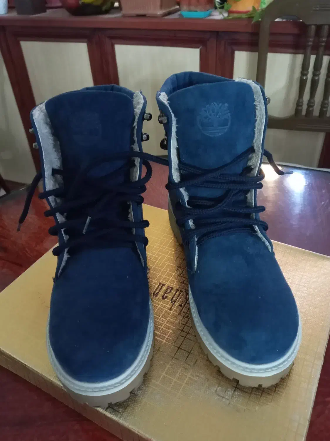 بوت ونیم بوت وکفش|کیف، کفش، کمربند|نور, |دیوار