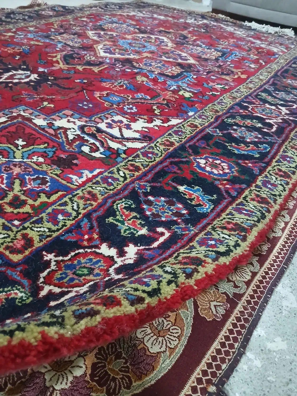 فرش دست باف بسیار تمیز خوش نقشه|فرش|بهارستان, |دیوار