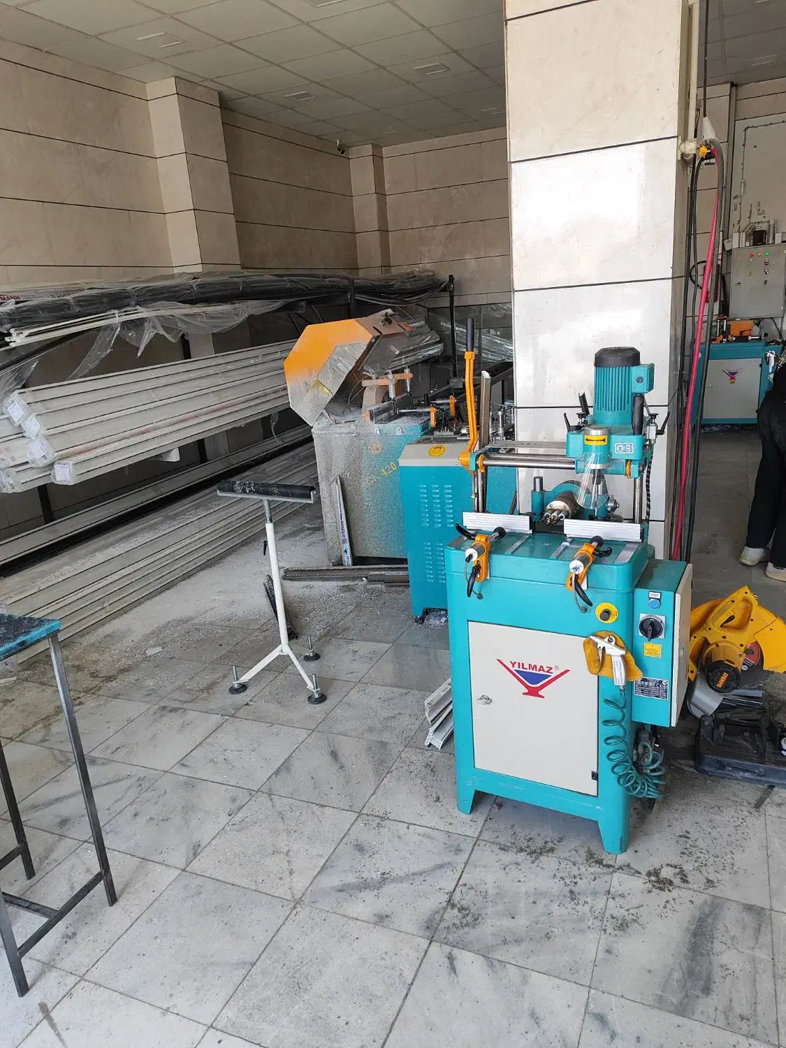 درب وپنجره یوپی وی سی دوجداره|مصالح و تجهیزات ساختمان|قروه, |دیوار