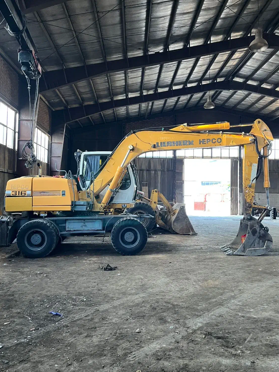 بیل لاستیکی لیبهر 316مدل ۲۰۱۱|خودرو سنگین|تهران, آذری|دیوار