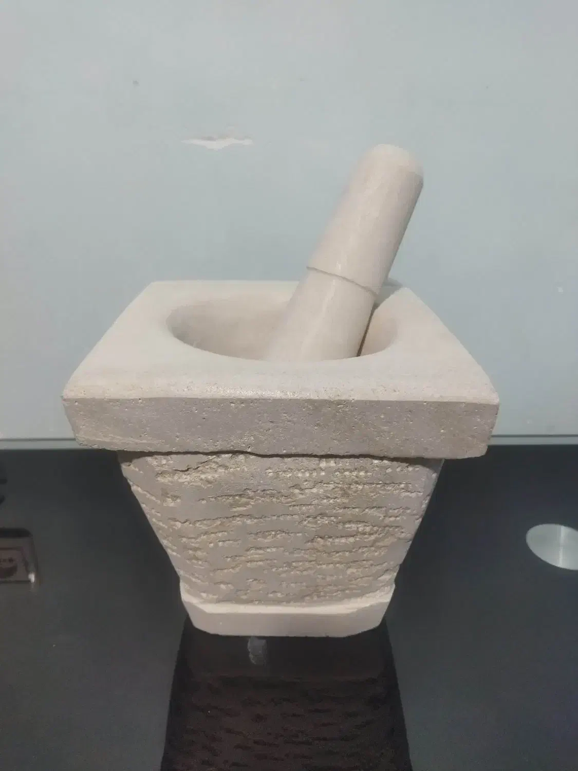 هاون جوغن آسک سنگی دست ساز|کلکسیون اشیاء عتیقه|شیراز, شهرک کوثر|دیوار