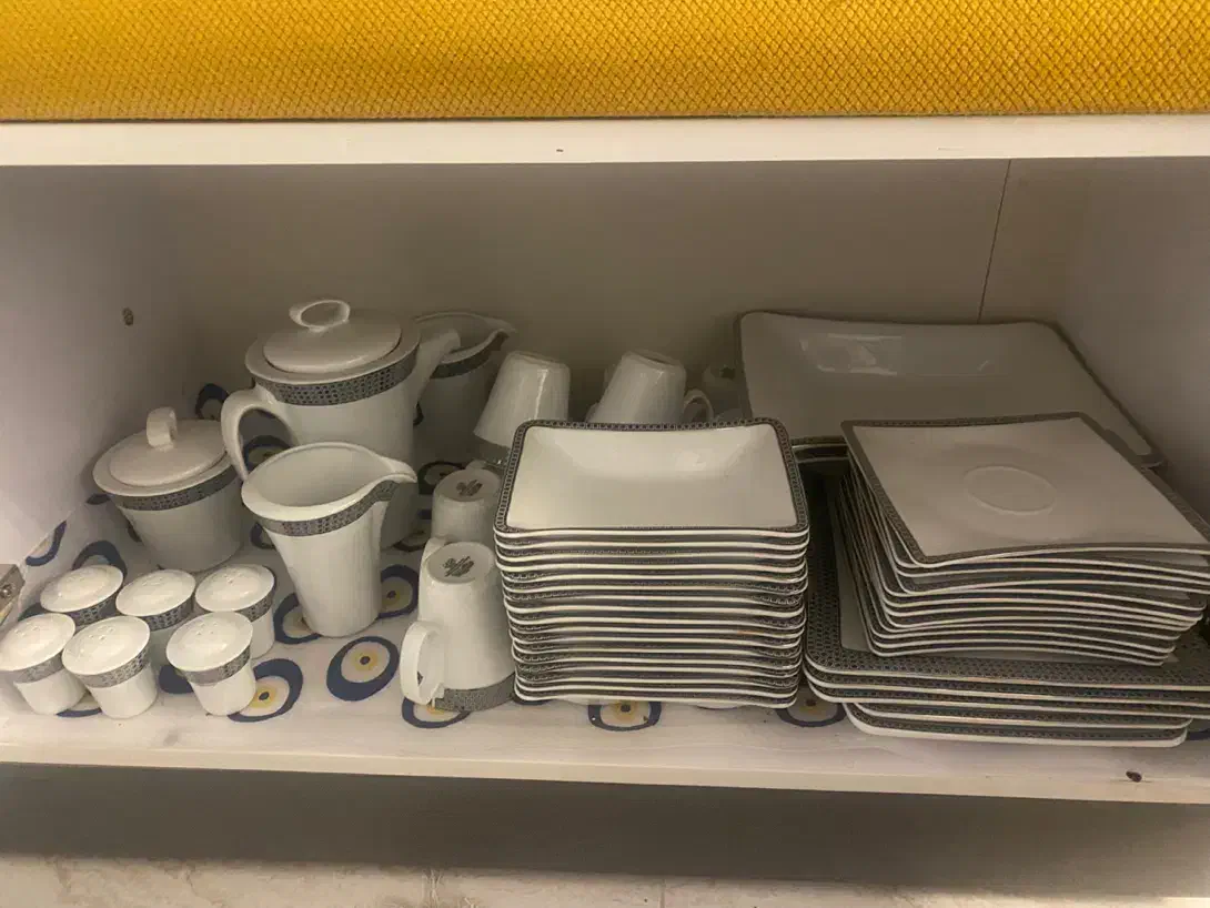 سرویس چینی ۱۸نفره|ظروف سرو و پذیرایی|آمل, |دیوار