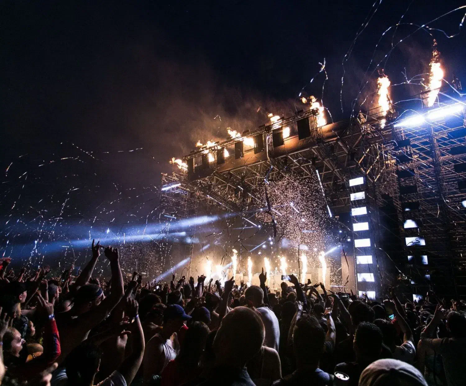 (اجرای موسیقی زنده و دیجی) با نوازندگان حرفه ای|خدمات پذیرایی، مراسم|زنجان, |دیوار