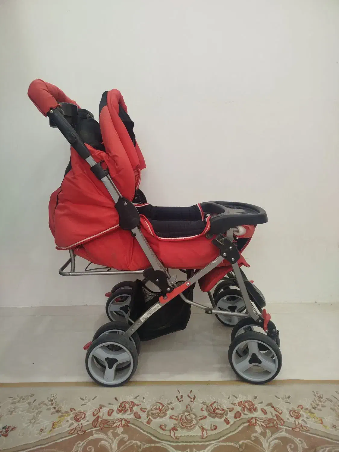 کالسکه و ست خواب و قنداق|تخت و سرویس خواب|کاشمر, |دیوار