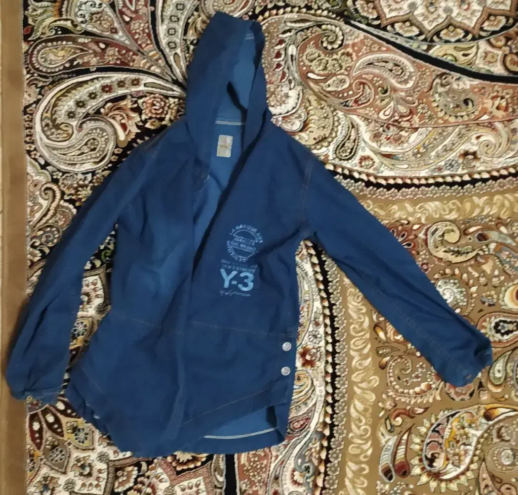 فروش یک عدد سویشرت و یک جفت دست کش پسرونه نه|لباس|سنندج, |دیوار