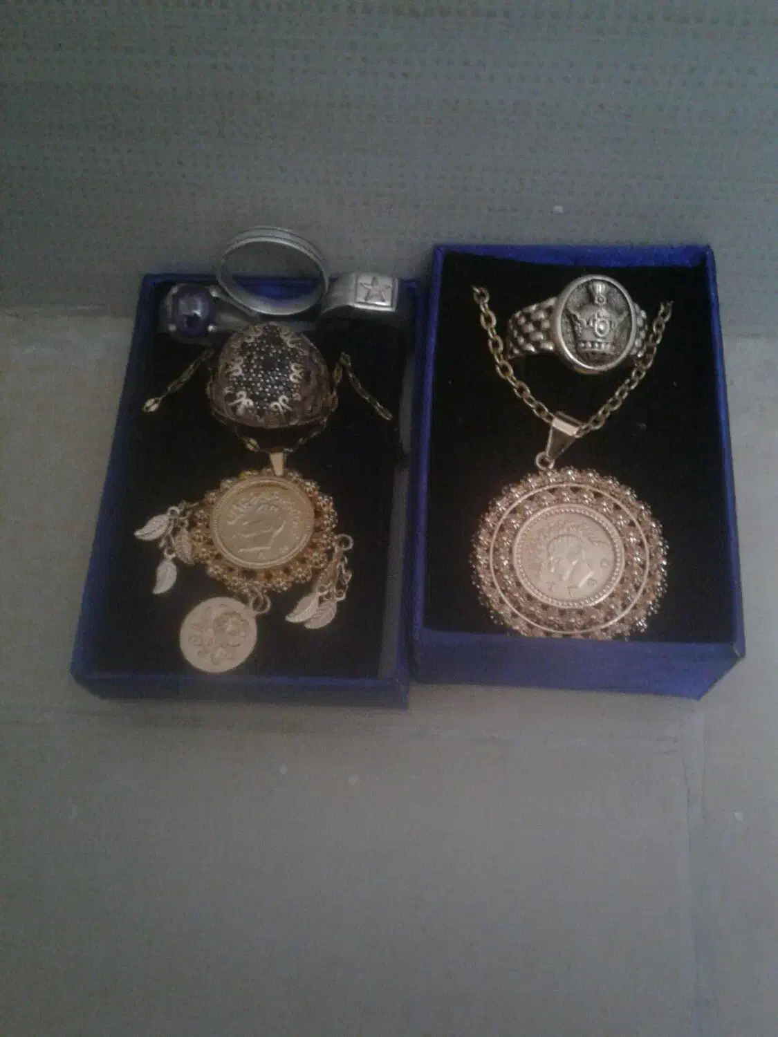 تعدادی انگشتره نقره وزنجیروپلاک شیروخورشید|جواهرات|تهران, جی|دیوار