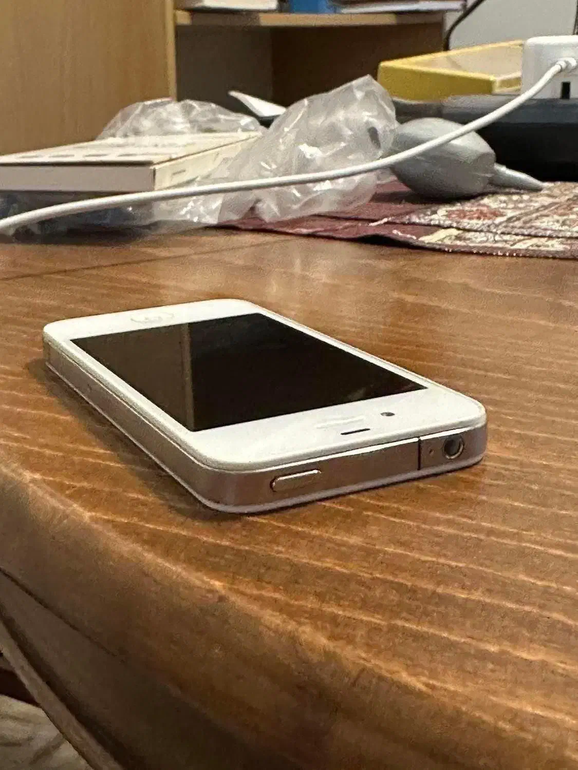 اپل iPhone 4 (قفل کریر سیم کارت نمی خواند)|موبایل|تهران, گیشا|دیوار