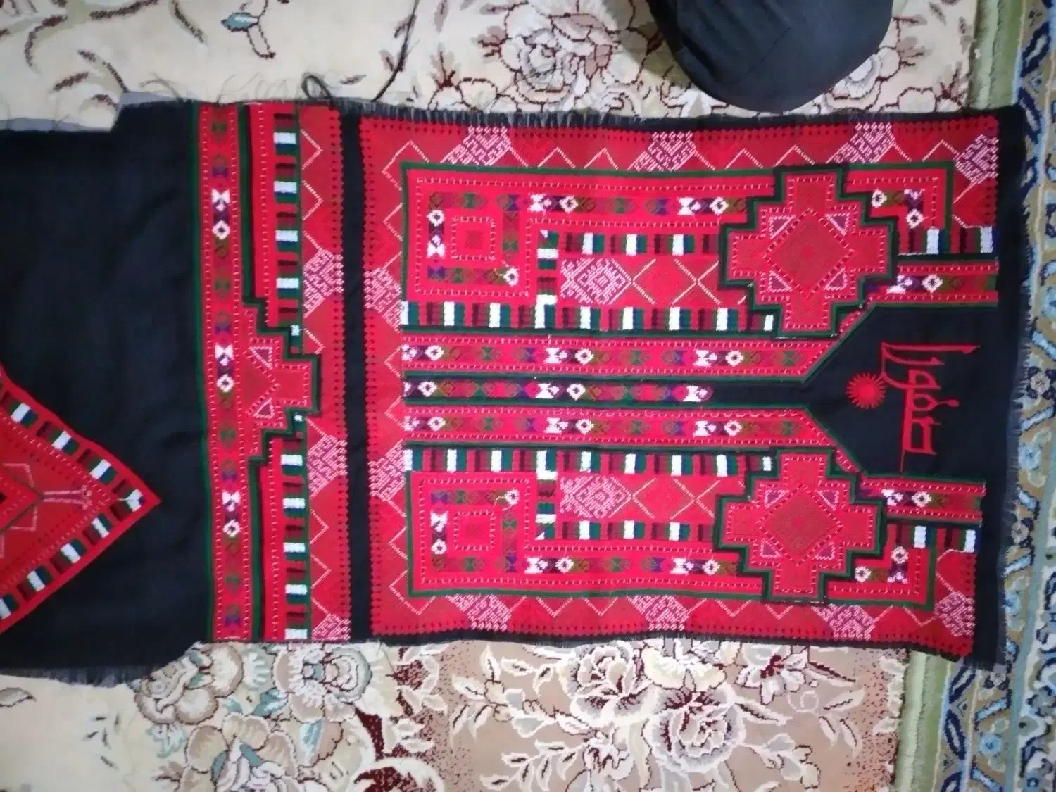 زی استین|لباس|یزد, |دیوار