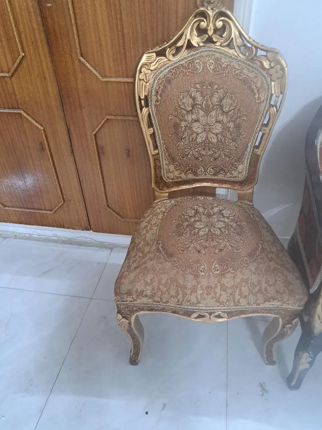 دو عدد فرش وچهار عدد صندلی ناهار خوری|فرش|بروجرد, |دیوار