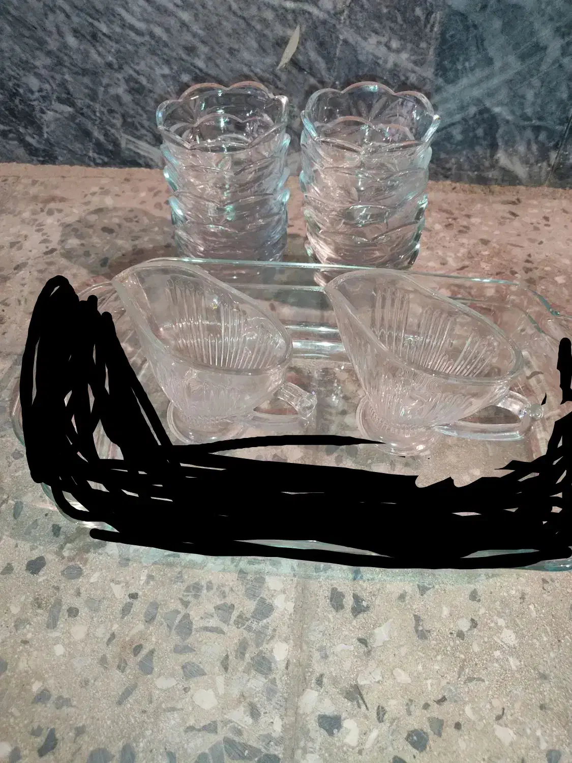 تعدادی ظرف|ظروف سرو و پذیرایی|ملایر, |دیوار