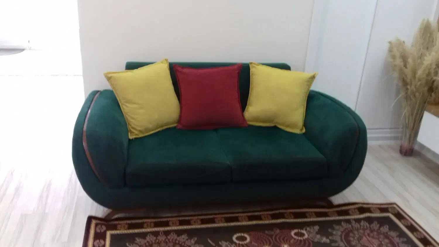 مبل سه نفره درحدنو .|مبلمان خانگی و میز عسلی|رشت, آب و برق|دیوار