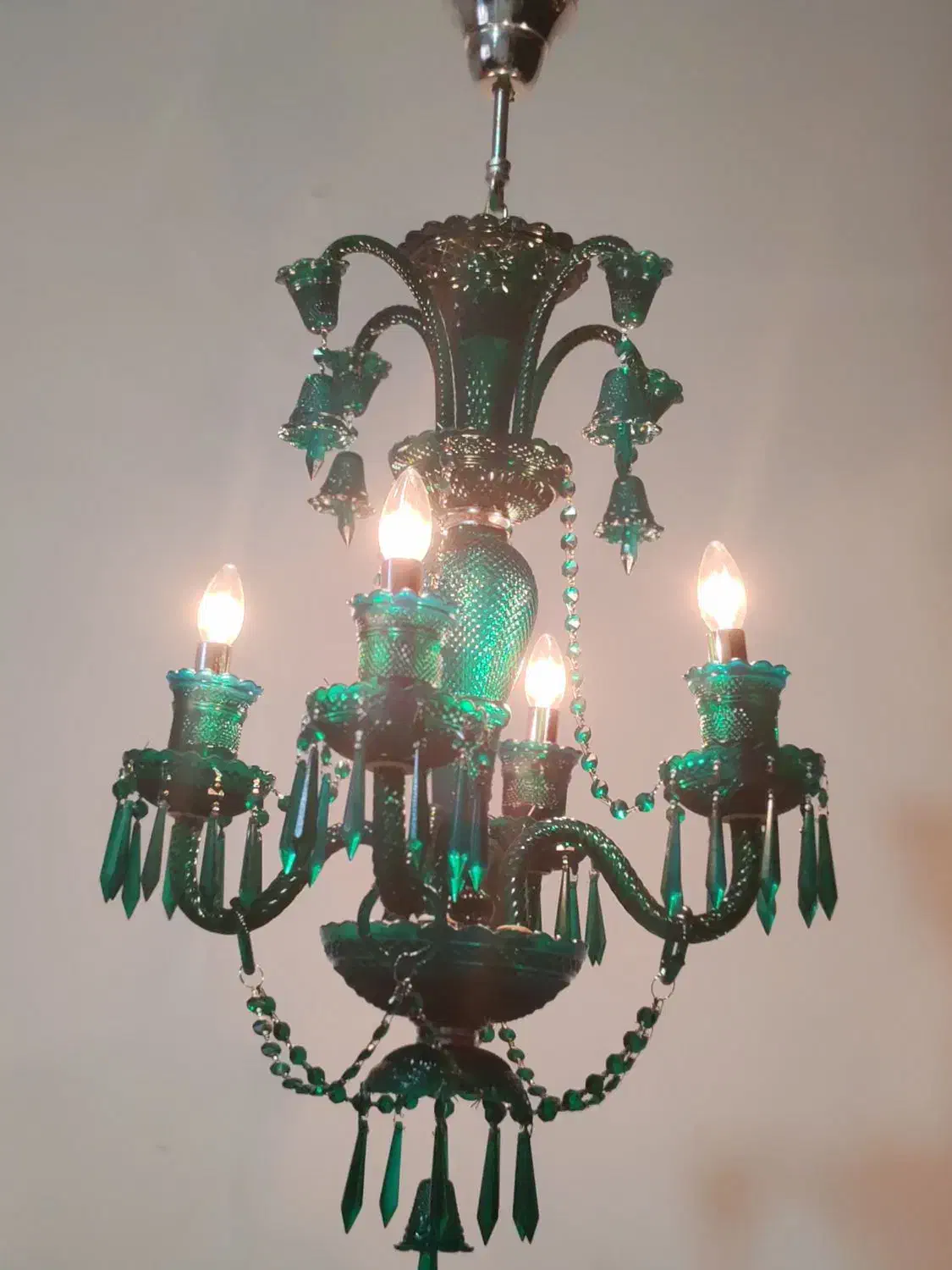 لوستر چهار شاخه زمردی با رنگ کوره‌ای باکارات|لوستر و چراغ آویز|تهران, بهارستان|دیوار