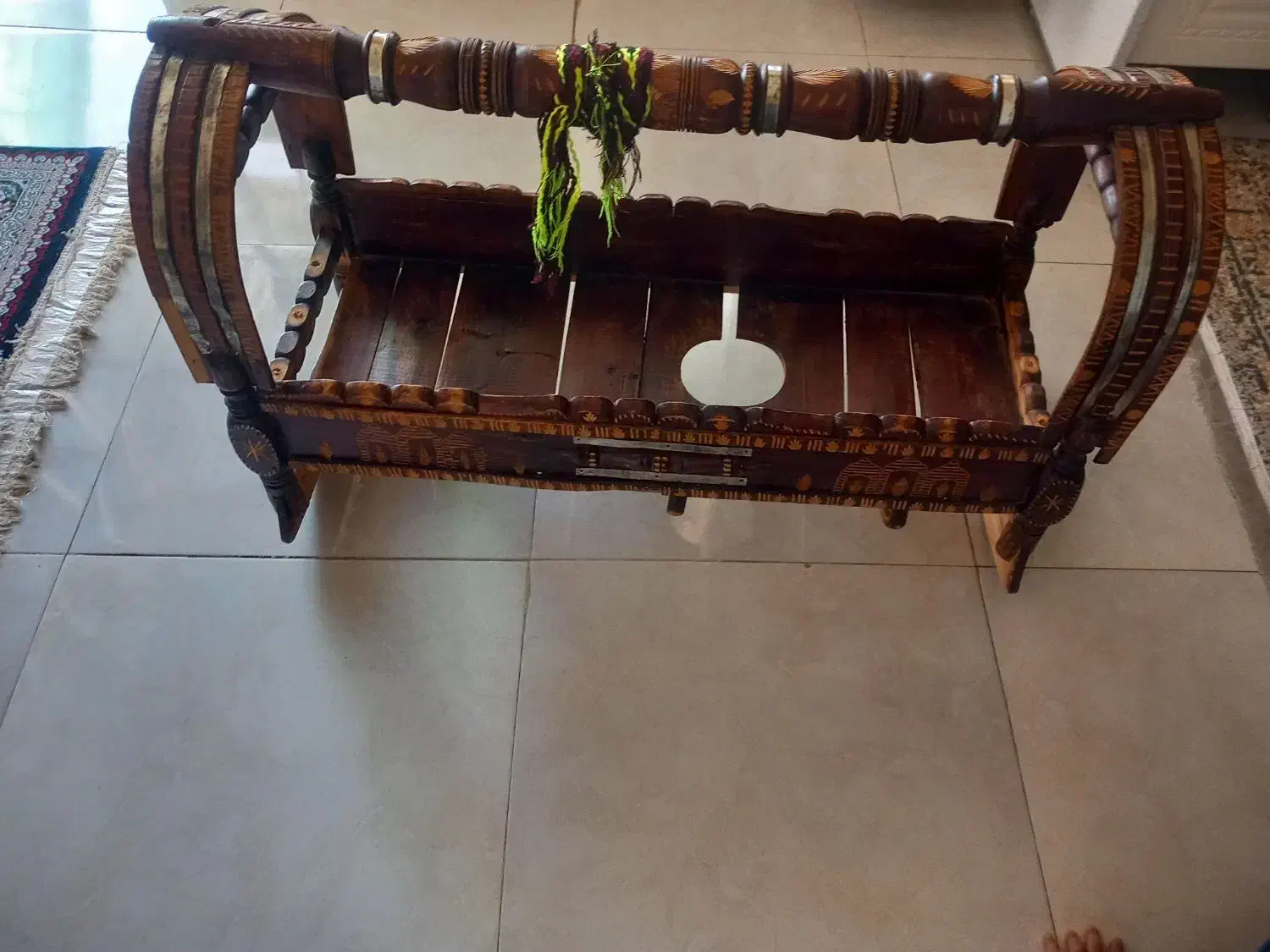 گهواره سنتی|تخت و صندلی بچه|بومهن, |دیوار