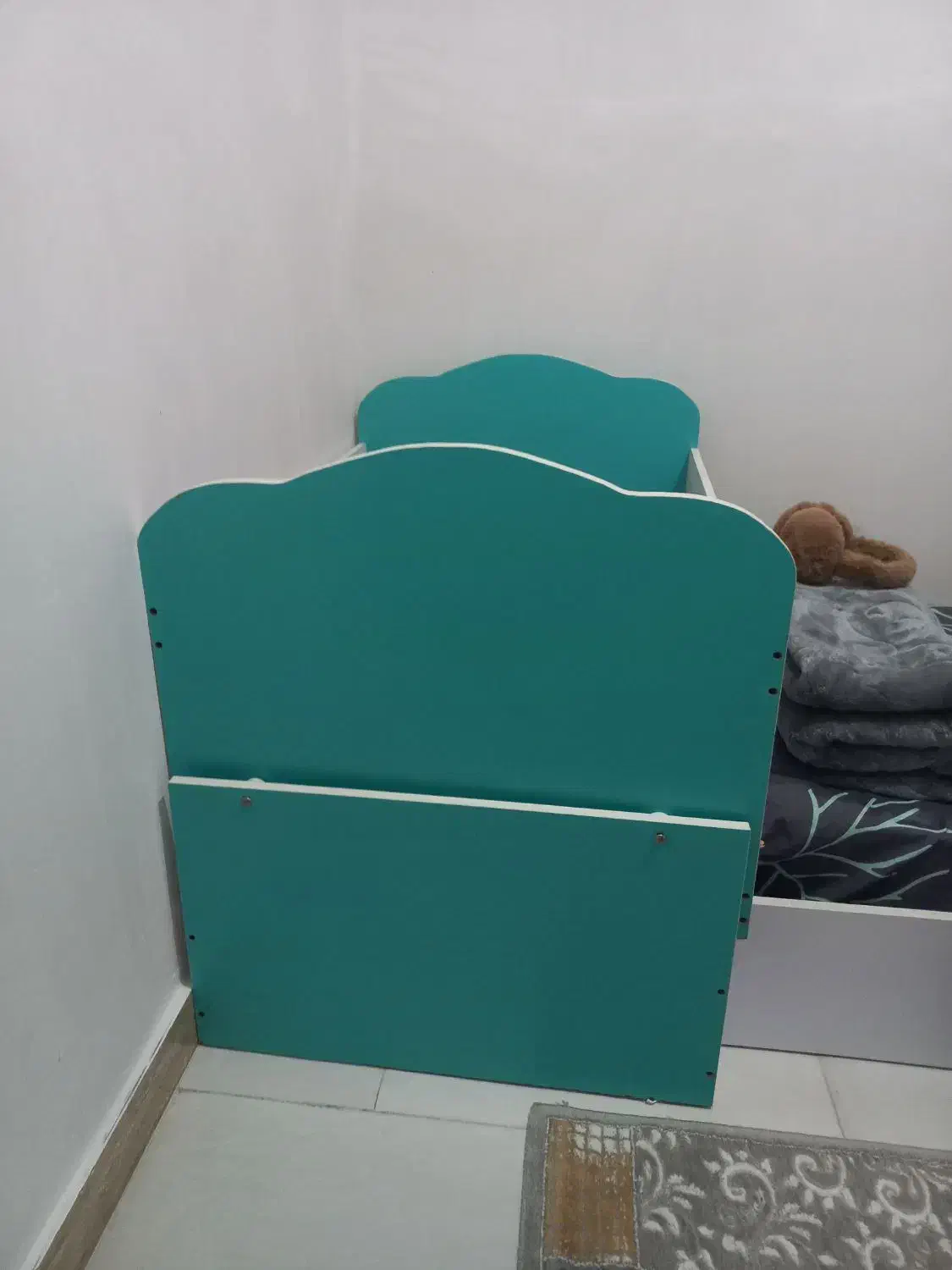 تخت|تخت و صندلی بچه|رشت, هلال احمر|دیوار