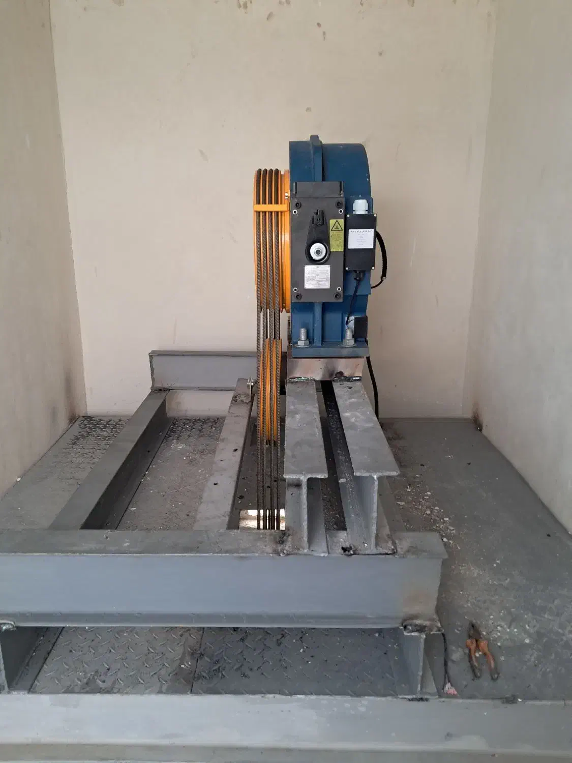 اسانسور وبالابر|خدمات پیشه و مهارت|لردگان, |دیوار