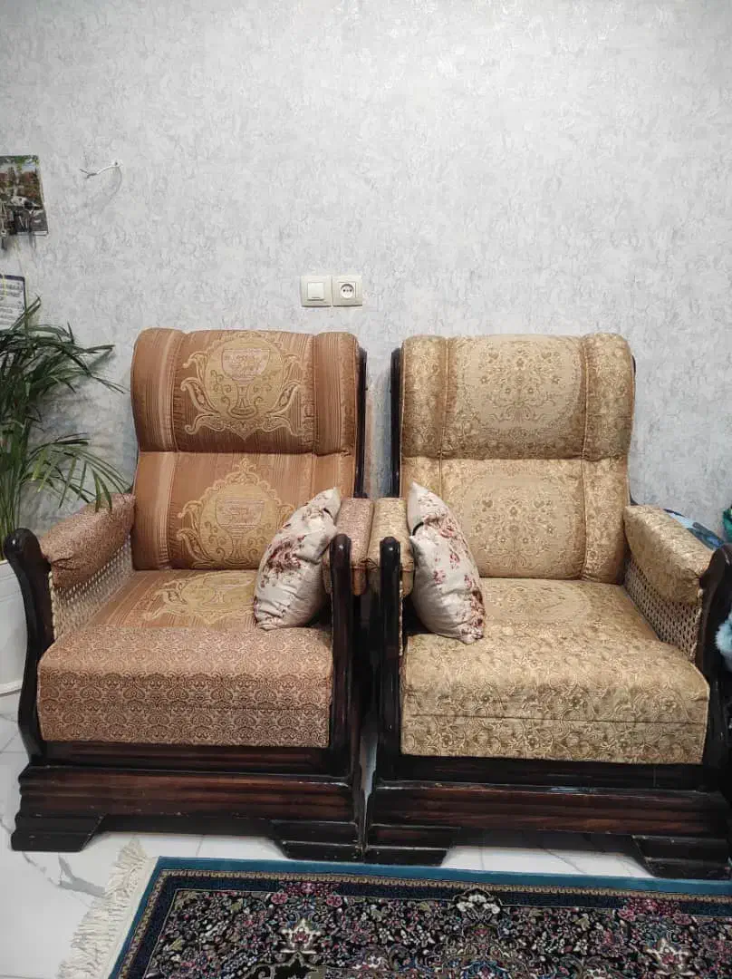 دو دست مبل شش نفره که کلا ۱۲ نفره حساب میشه|مبلمان خانگی و میز عسلی|بم, |دیوار