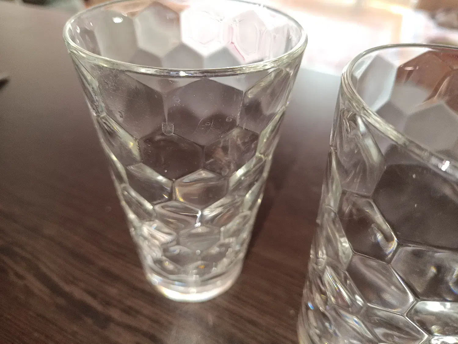 لیوان بلند لانه زنبوری خارجی نو همراه با نی|ظروف سرو و پذیرایی|شاهین‌شهر, پاسداران|دیوار