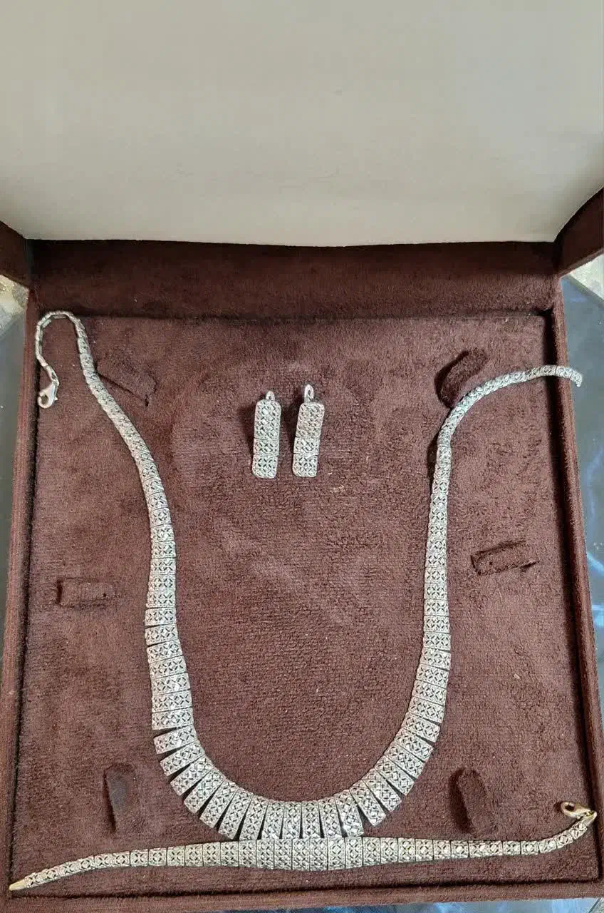 سرویس و انگشتر و گوشواره و النگو|جواهرات|قم, نیروگاه|دیوار