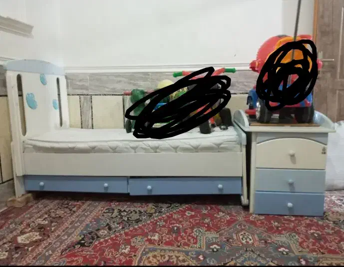 تخت به همراه فایل سه کشو جادار|تخت و سرویس خواب|زاهدان, |دیوار