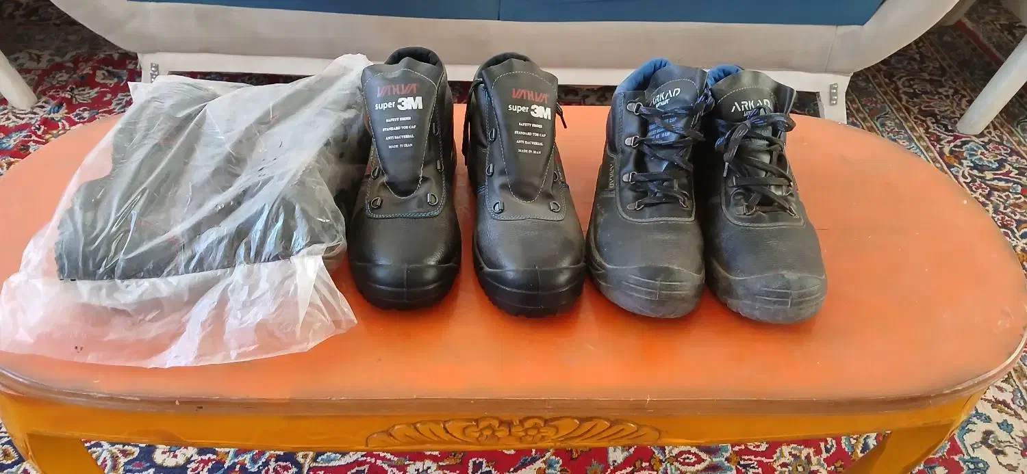 سه جفت کفش ایمنی|کیف، کفش، کمربند|مبارکه, |دیوار