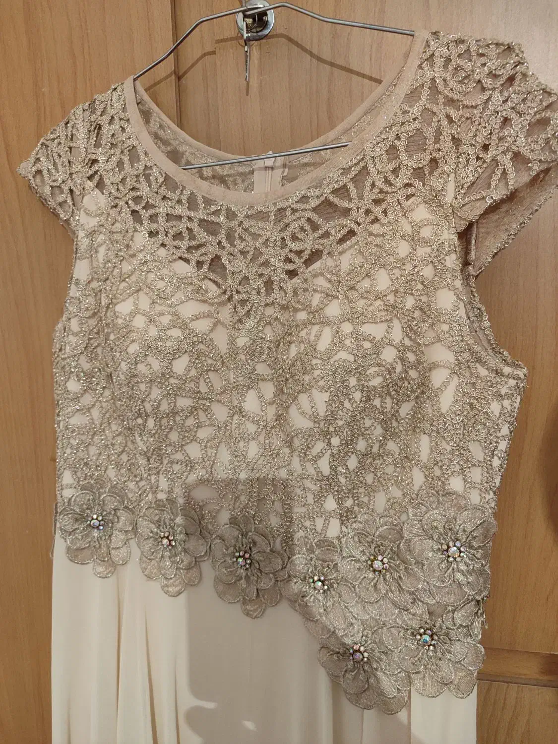 پیراهن|لباس|ازنا, |دیوار