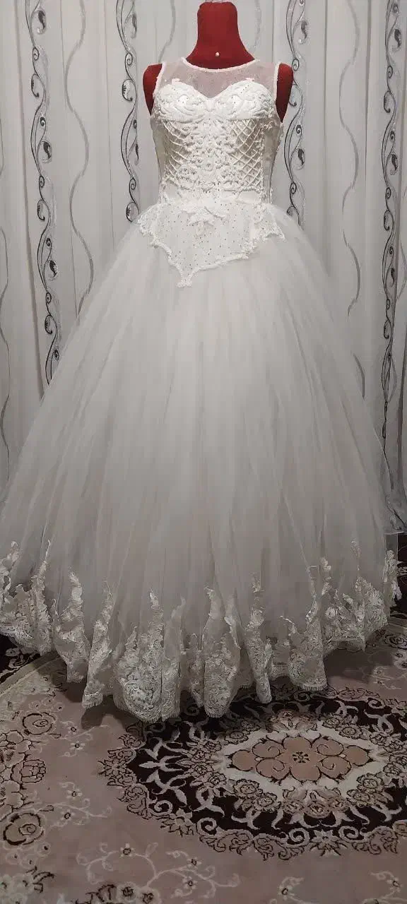 لباس عروس|لباس|بروجن, |دیوار