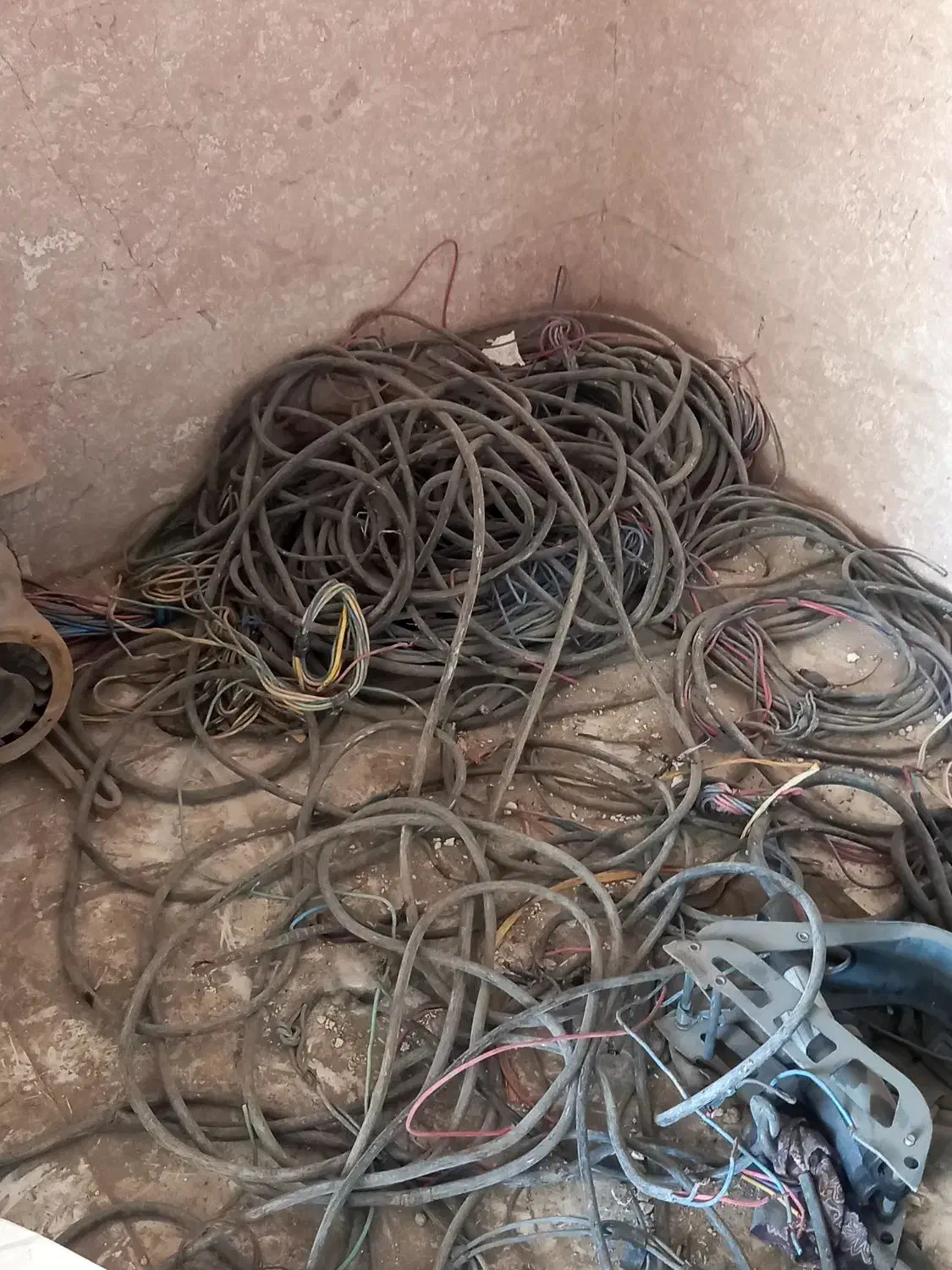 کابل دسته دوم|مصالح و تجهیزات ساختمان|رباط‌کریم, رباط‌کریم|دیوار