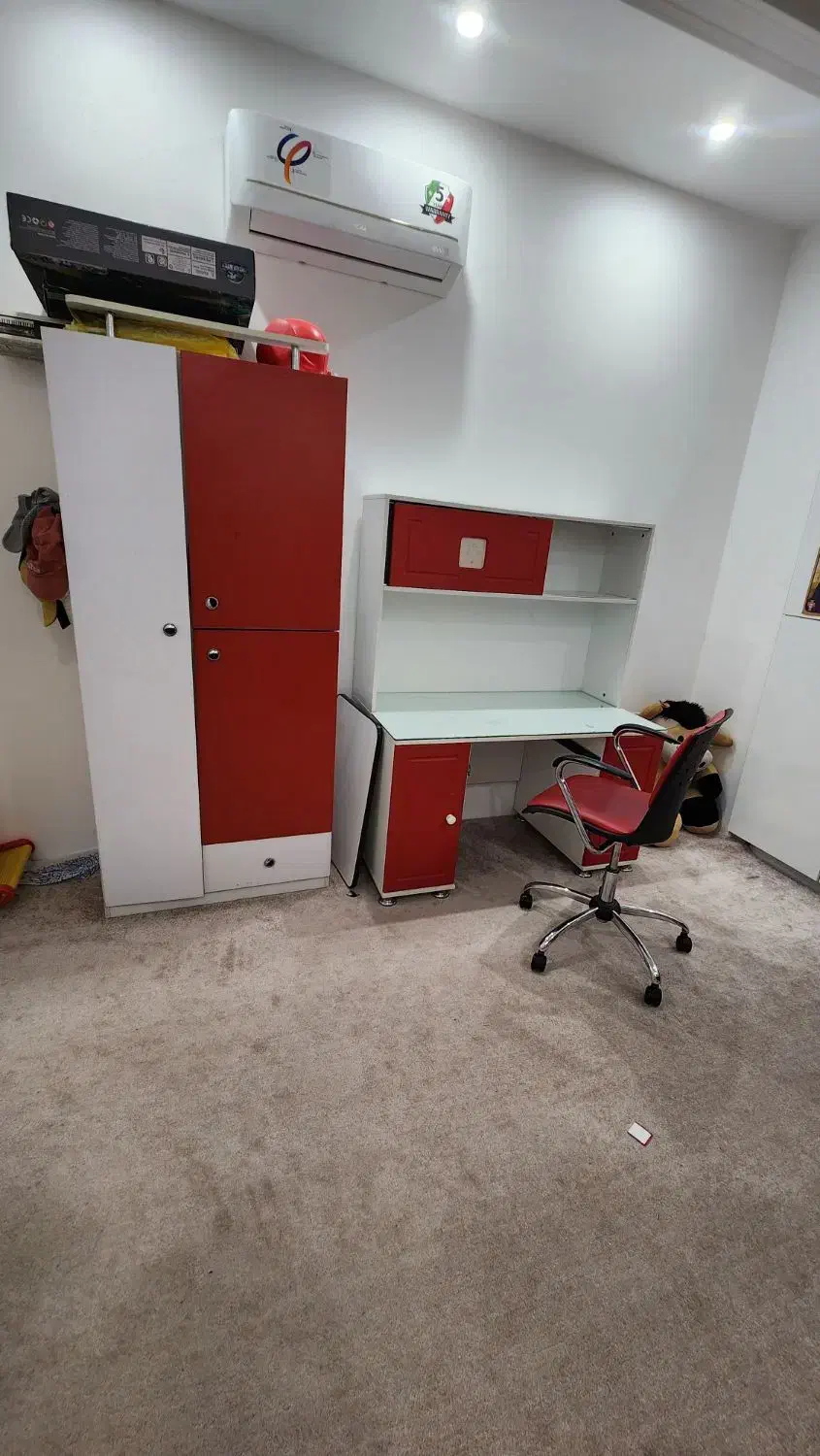 میز تحریر بدون صندلی و کمد نوجوان|میز تحریر و کامپیوتر|قم, نوقطار|دیوار