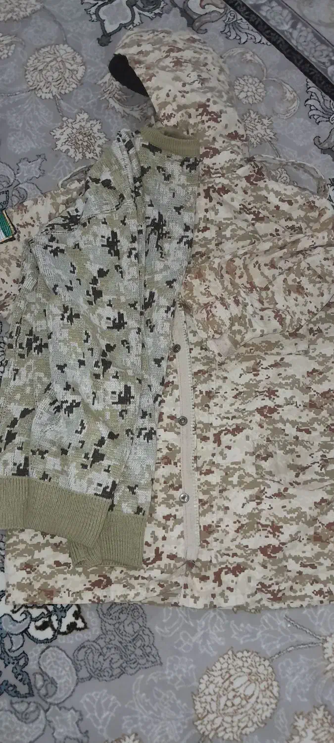 کاپشن وپیراهن|لباس|میانه, |دیوار