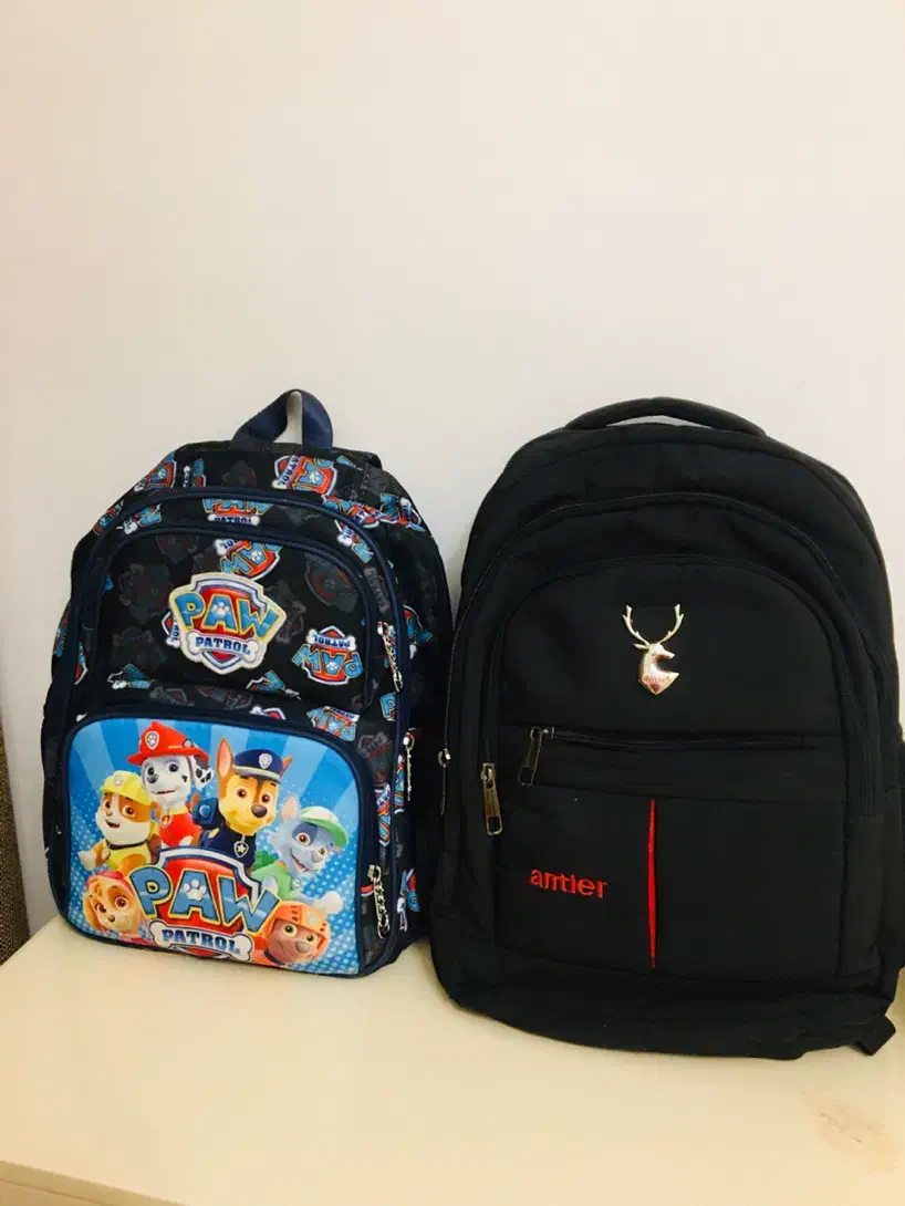 دو عدد کیف مدرسه|کیف، کفش، کمربند|گنبد کاووس, |دیوار