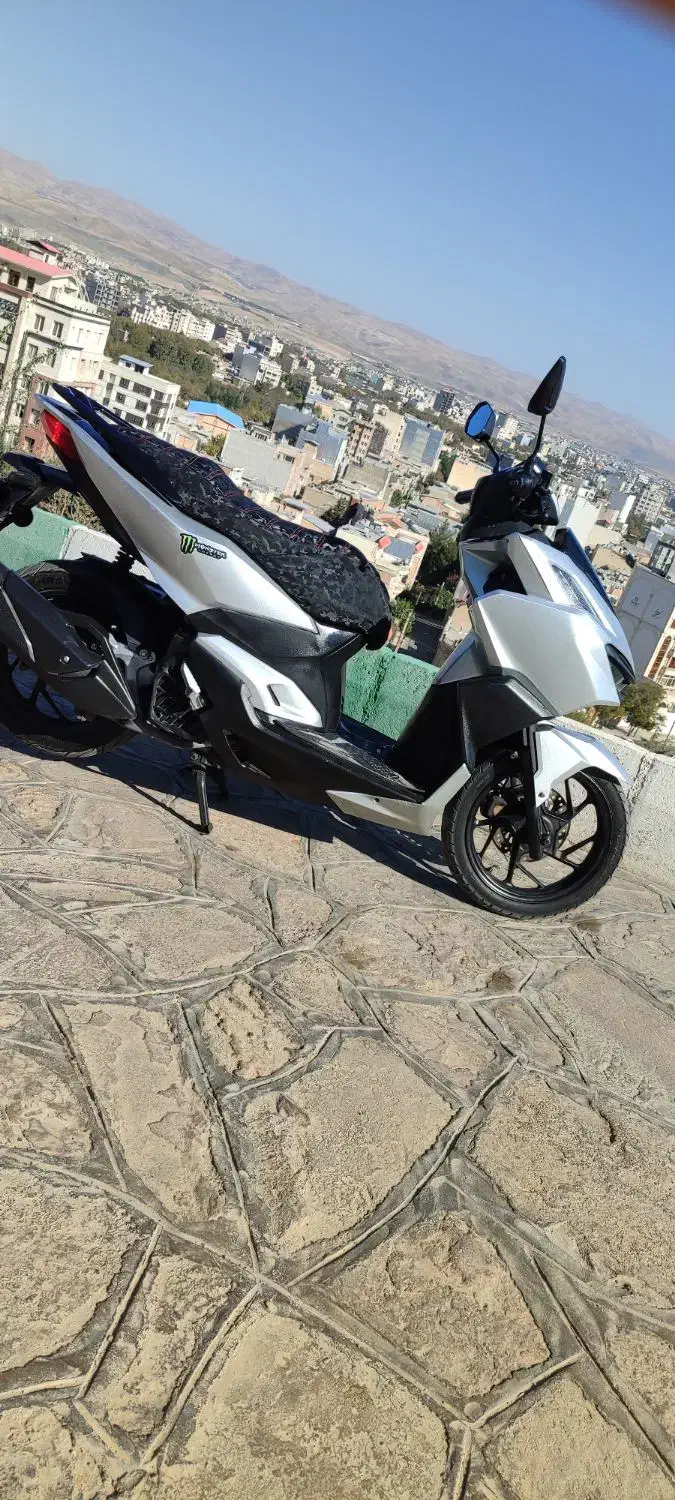 واریو cc۱۷۰ کبیر|موتورسیکلت|بروجرد, |دیوار