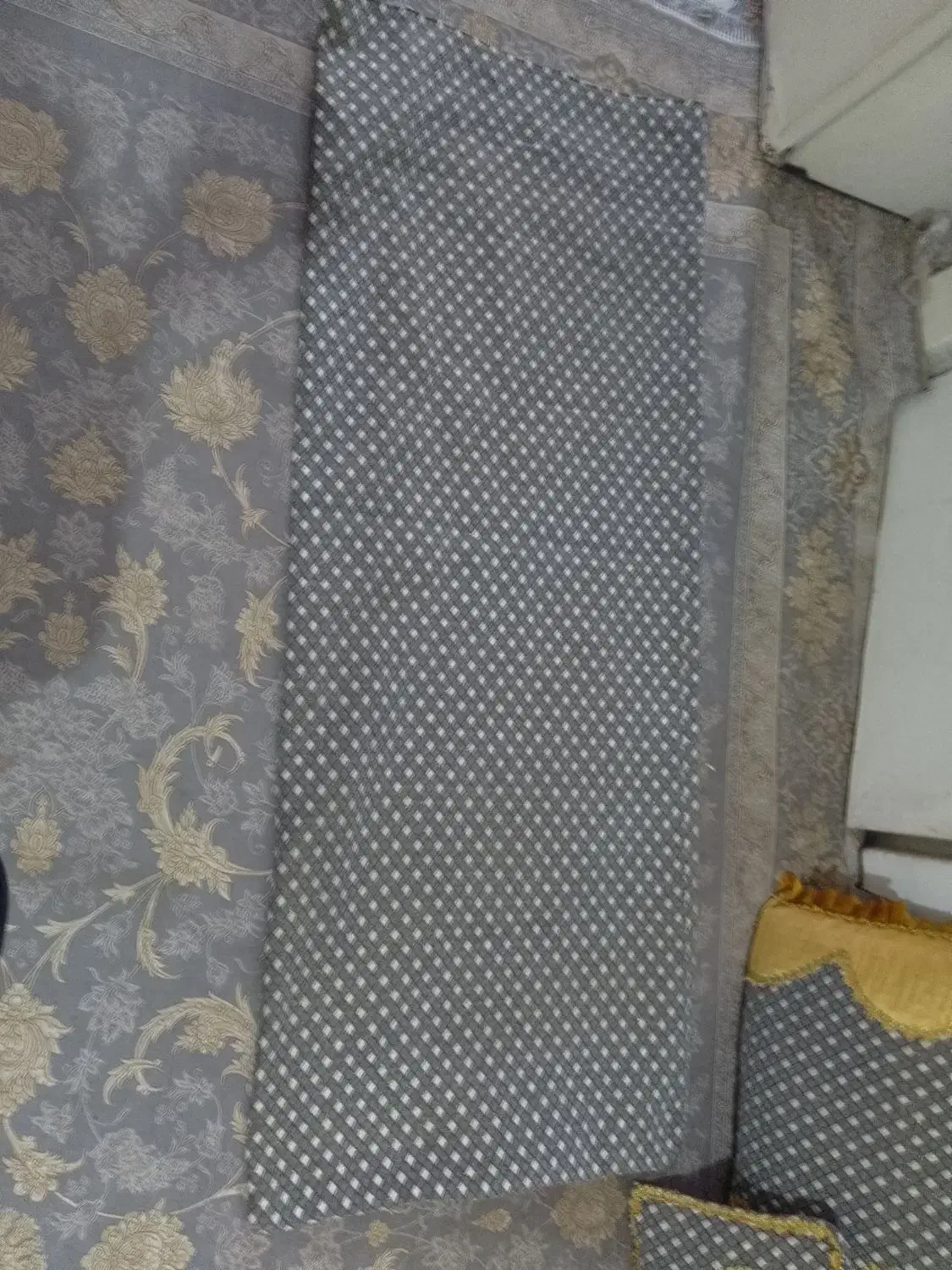 رو موتکا|پشتی|قزوین, |دیوار