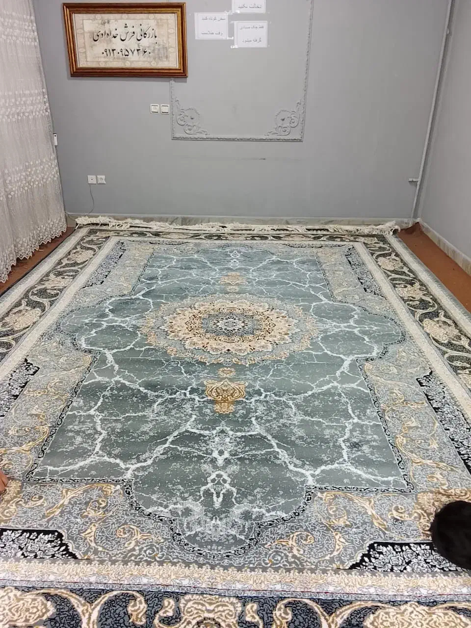 انبار فرش دلوین|فرش|اصفهان, ارغوانیه|دیوار