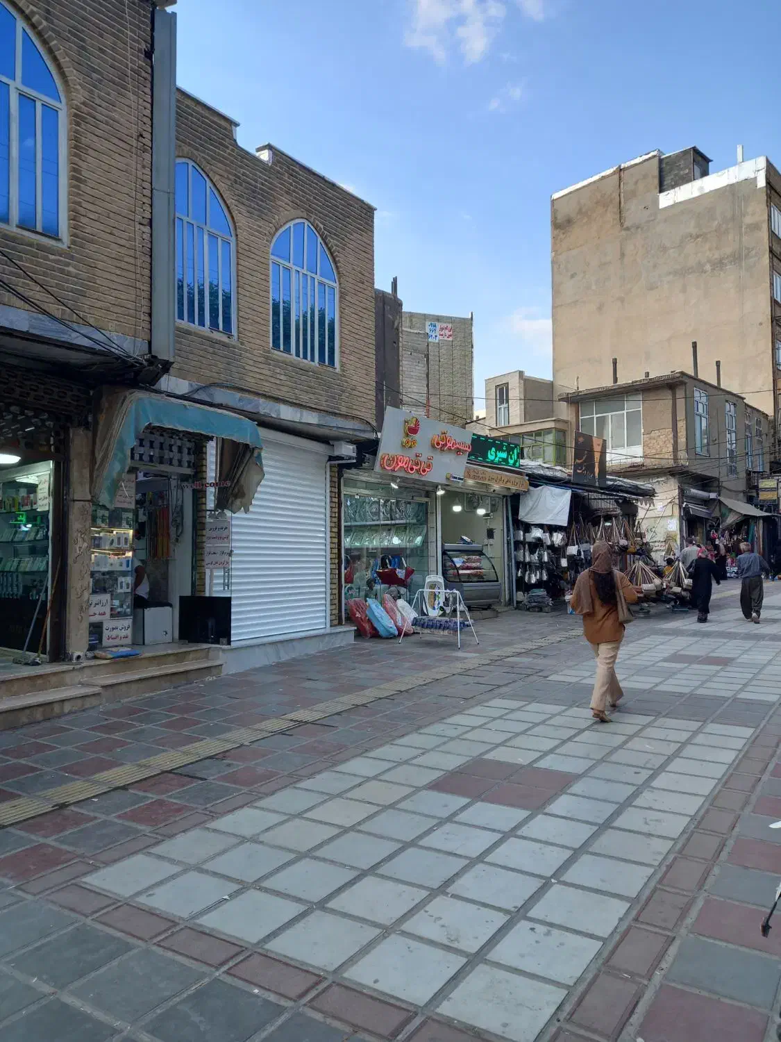 کامیاران خ امام پاساژ مسجد جامع ط دوم|اجارهٔ مغازه و غرفه|کامیاران, |دیوار