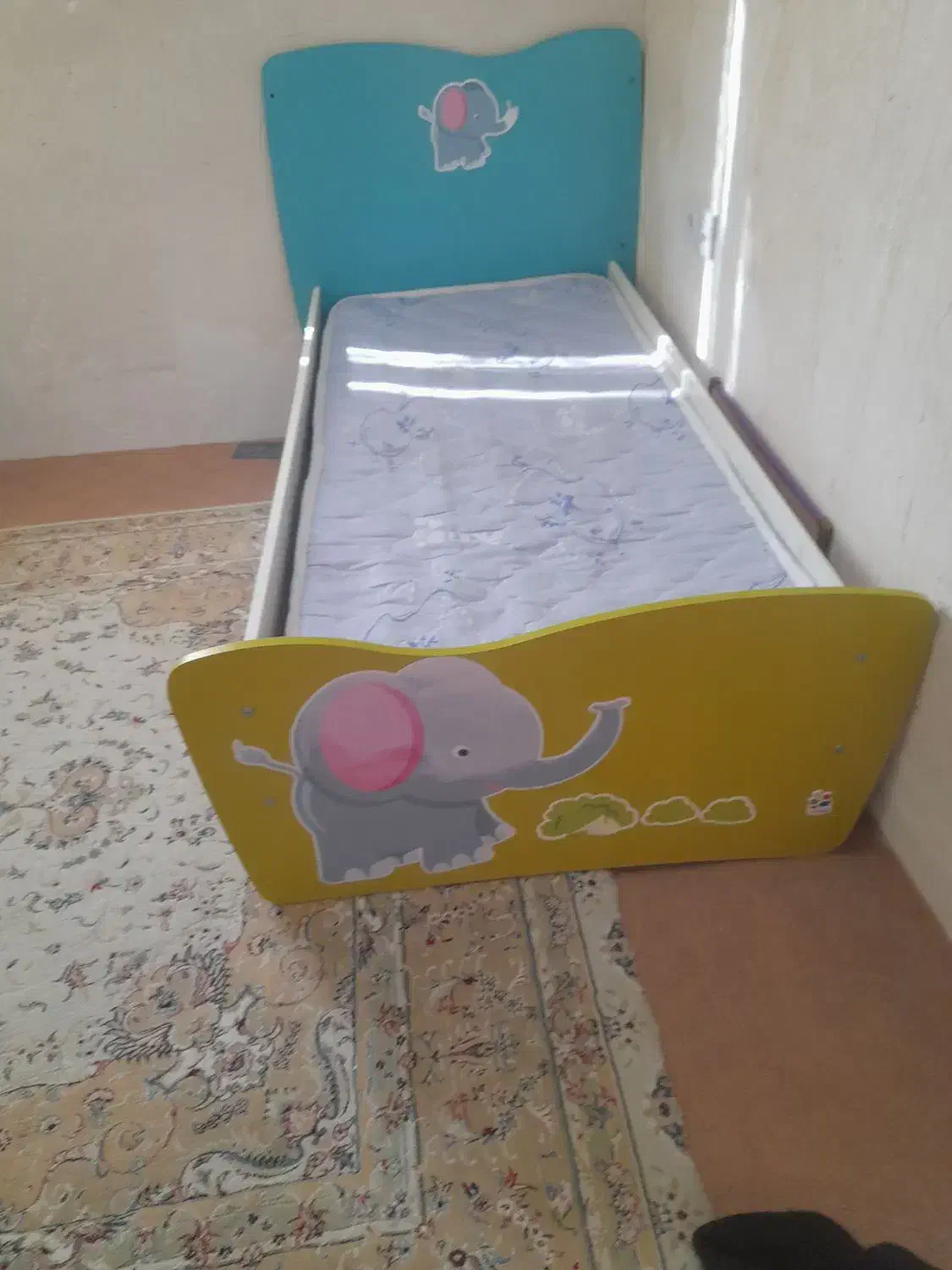 تخت  وکمد نو جوان|تخت و سرویس خواب|رباط‌کریم, رباط‌کریم|دیوار