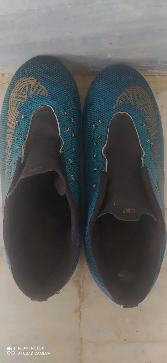 کفش چمن|کیف، کفش، کمربند|راور, |دیوار