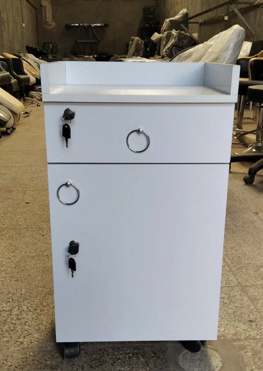 ترولی چوبی آرایشگاهی پایه سشوار میز کاشت ناخن|آرایشگاه و سالنهای زیبایی|مشهد, موسوی قوچانی|دیوار