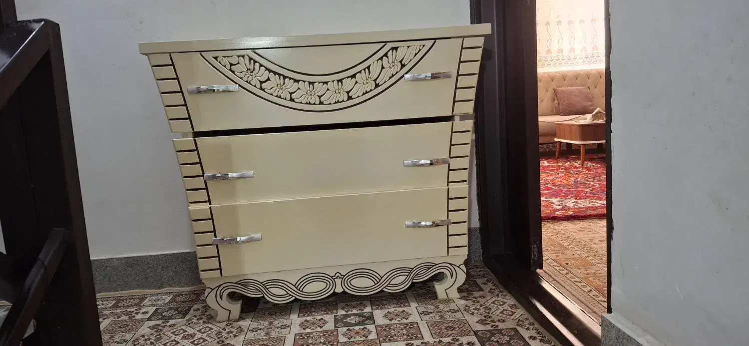 کمد سه کشو با اینه سالم وقابل استفاده|جاکفشی، کمد، دراور|اهر, |دیوار