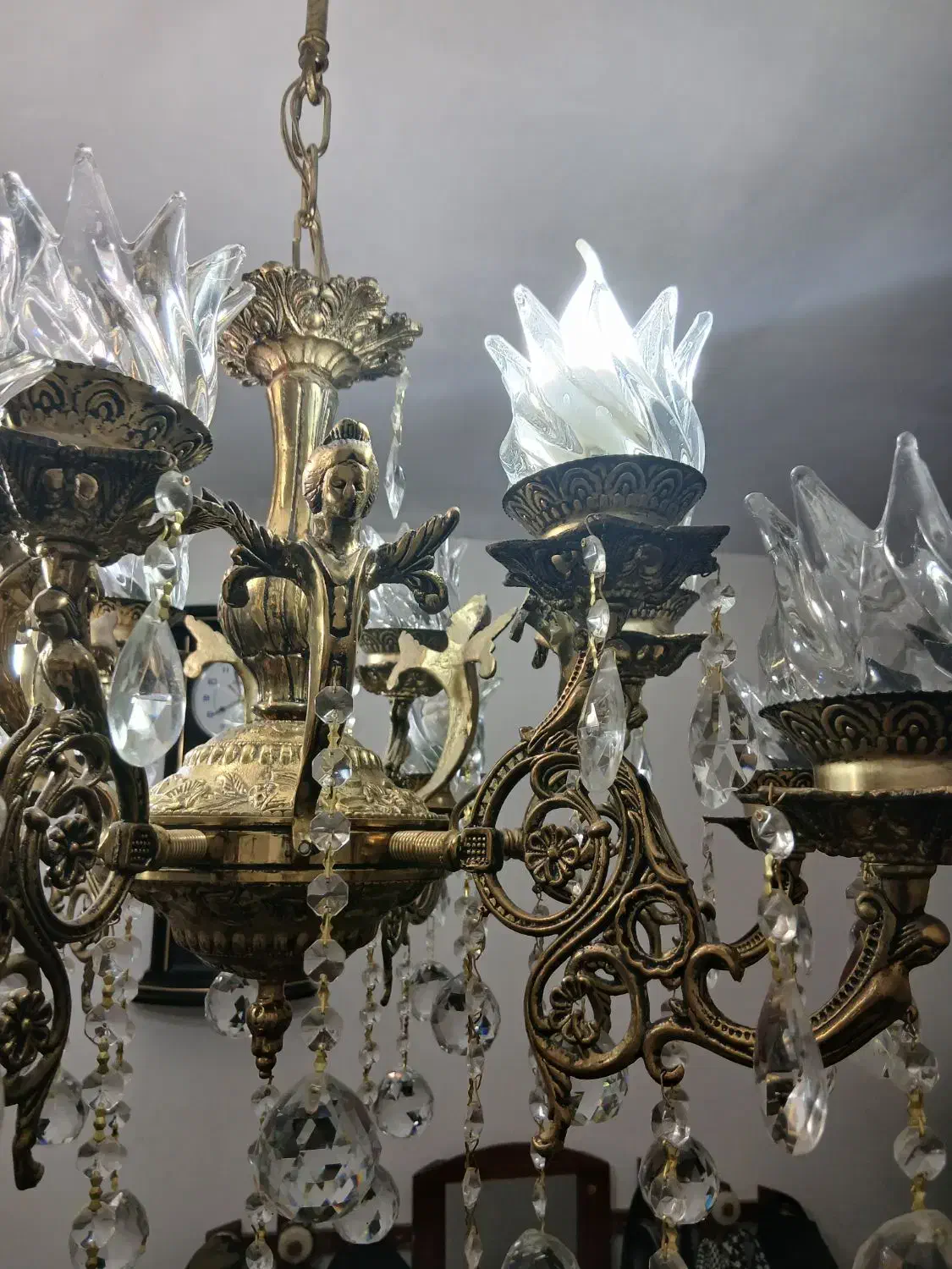 لوستر برنزی|لوستر و چراغ آویز|خسروشاه, |دیوار