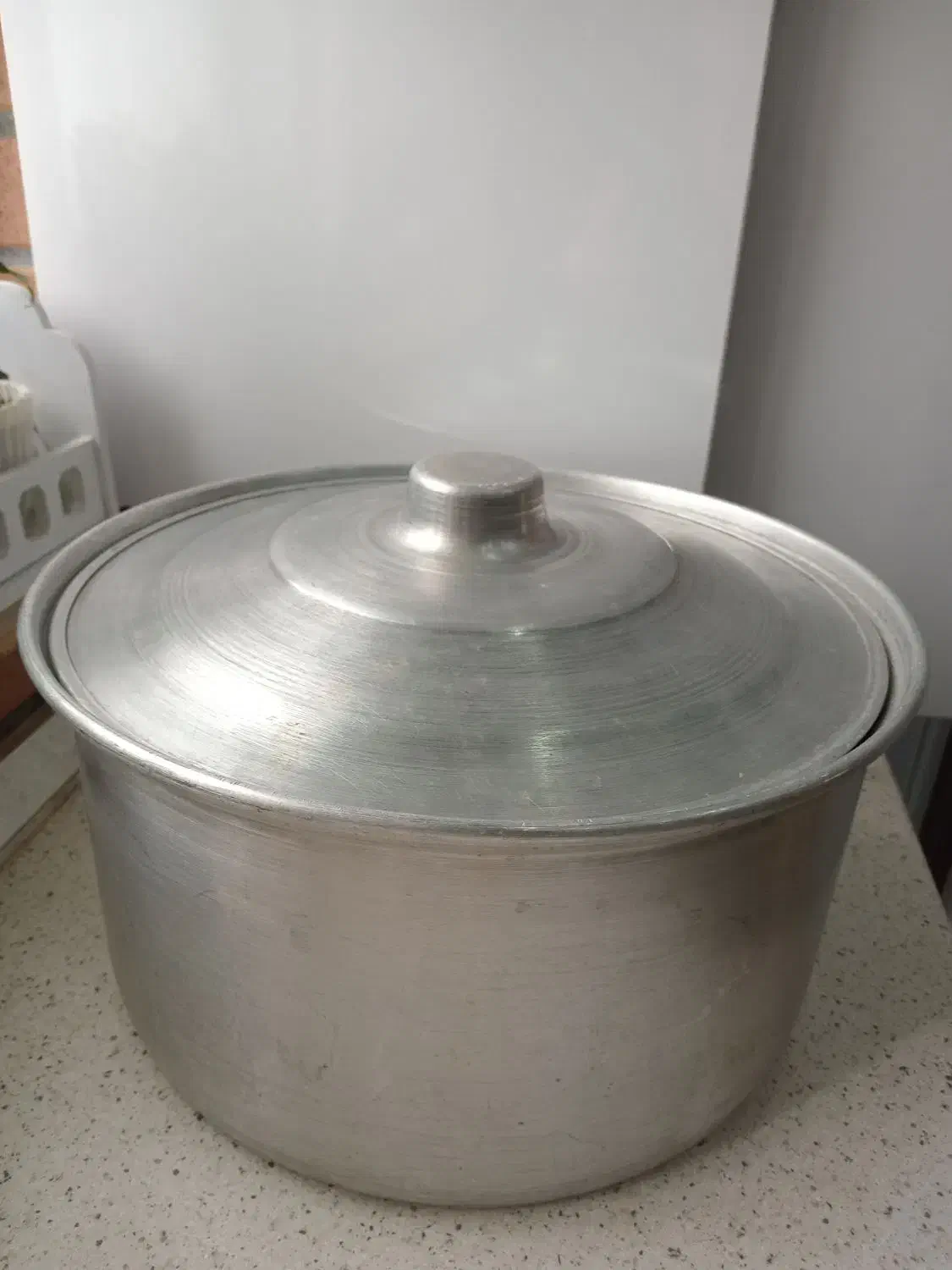 قابلمه رویی بزرگ|ظروف پخت‌وپز|رشت, نظری|دیوار