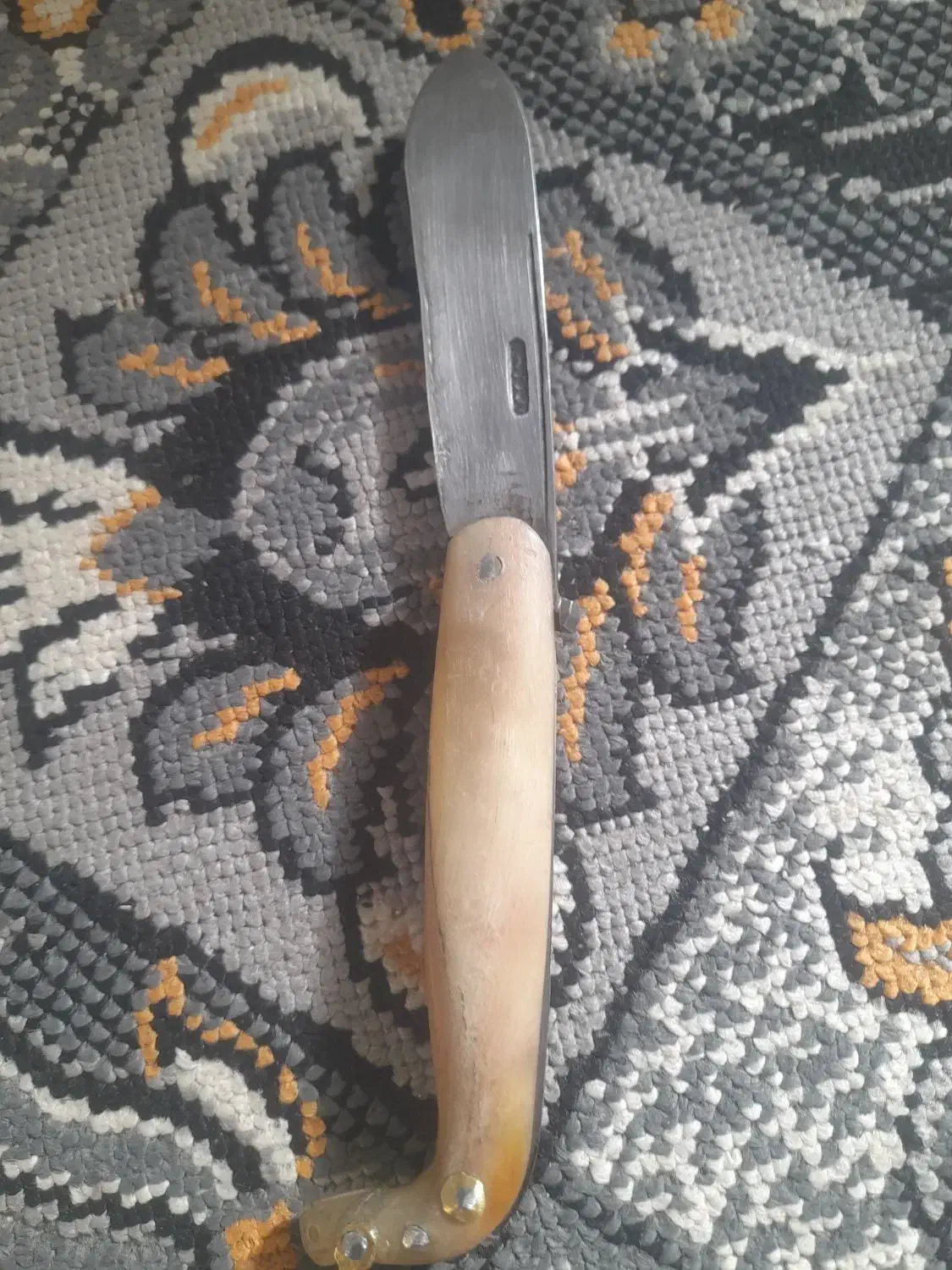 چاقو احمد آیتی|کلکسیون اشیاء عتیقه|بن, |دیوار